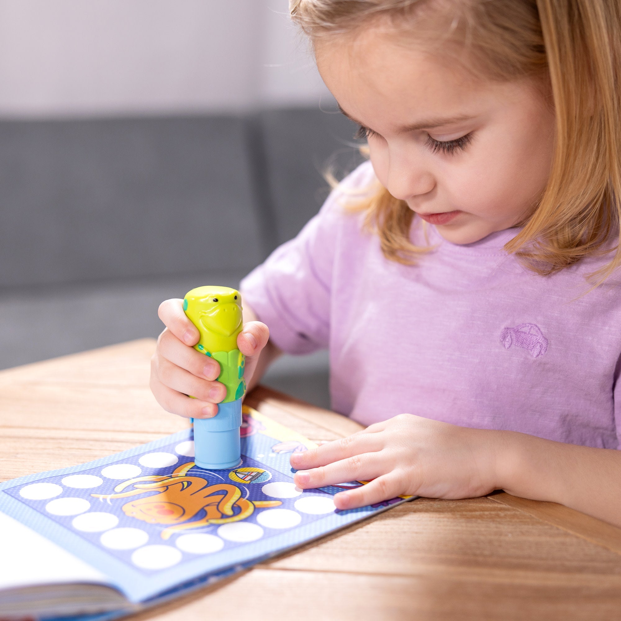 Sticker WOW!™ Activity Pad & Sticker Stamper - Sea Turtle