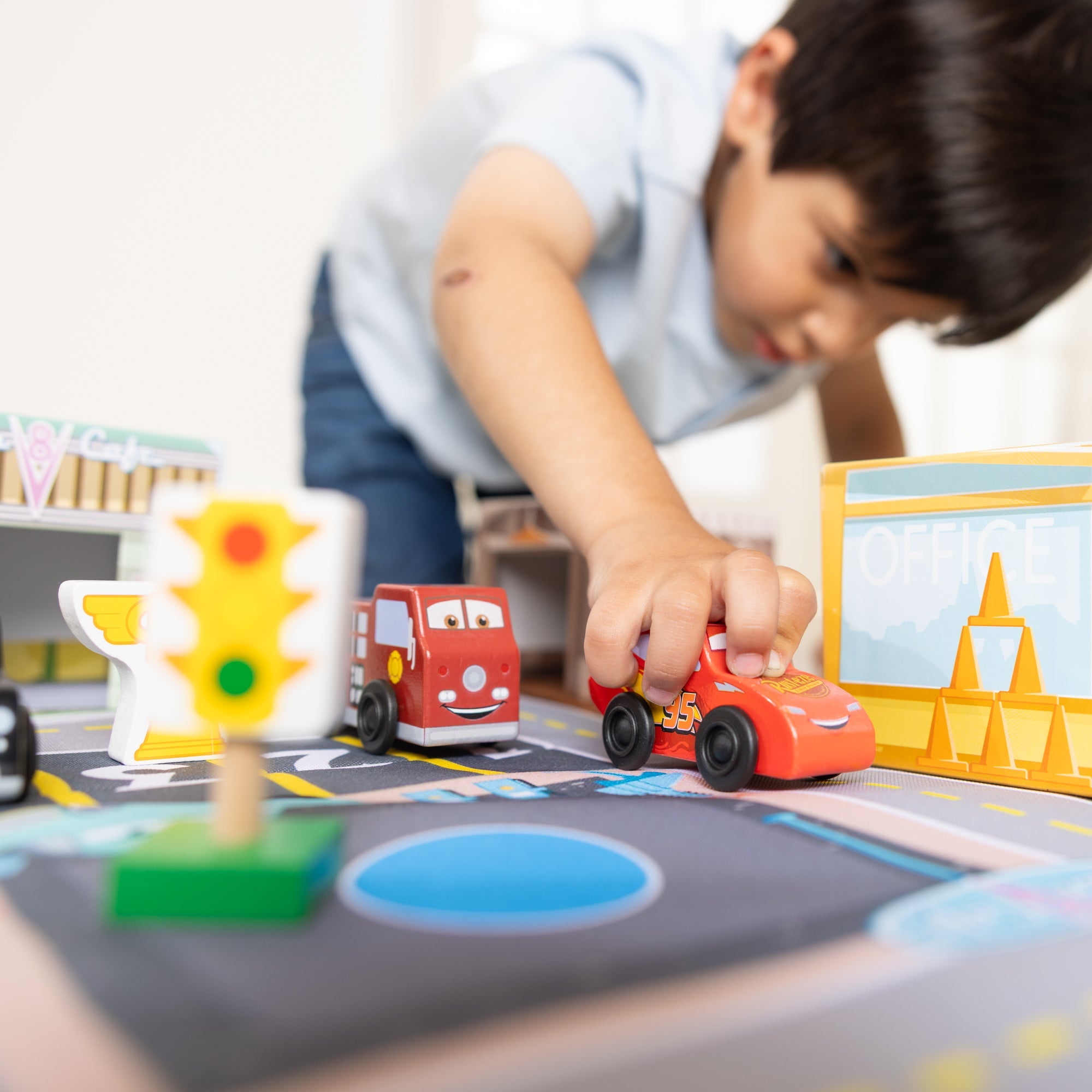 Disney & Pixar's Radiator Springs Nest and Stack Play Set