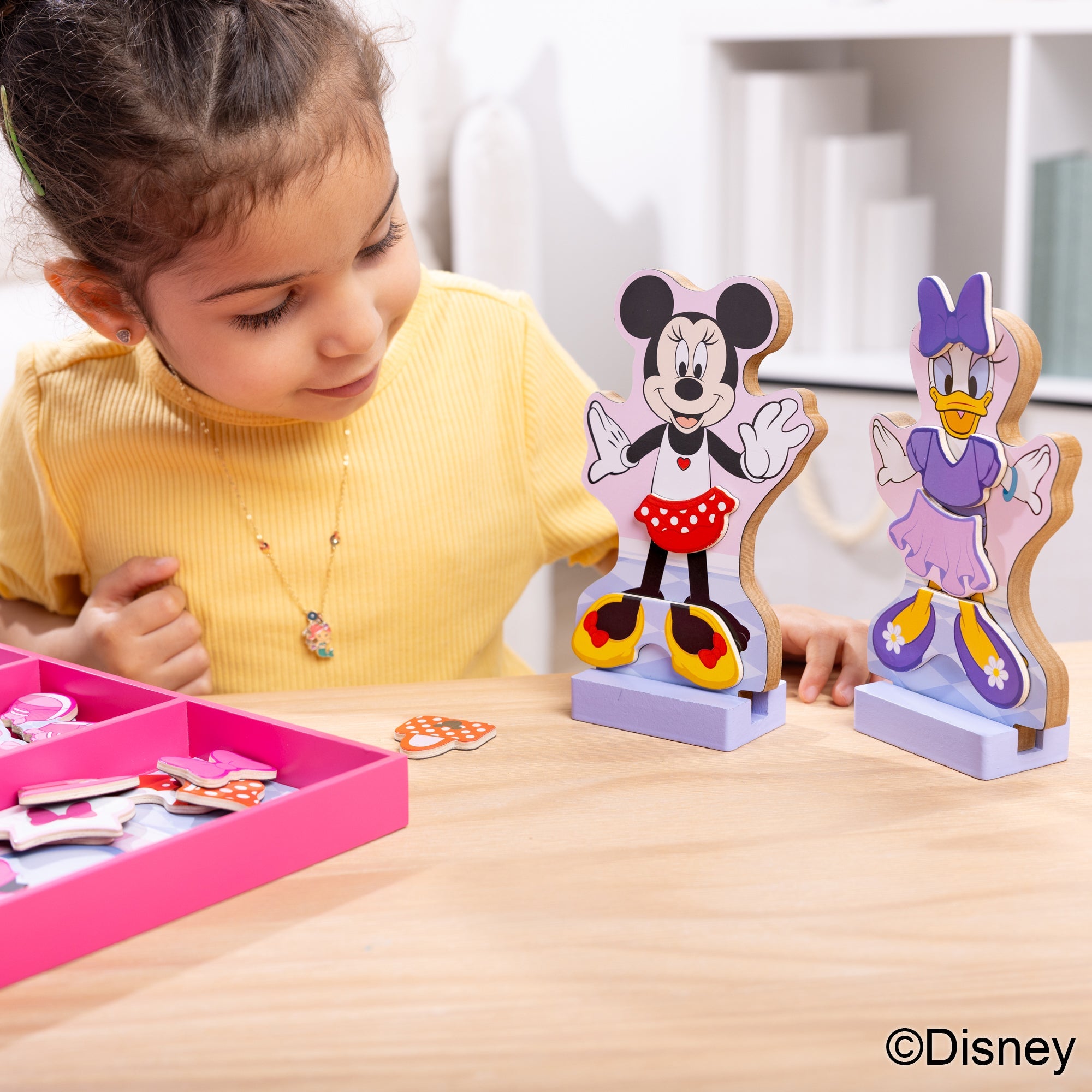 Disney Minnie & Daisy Deluxe Wooden Magnetic Dress-Up