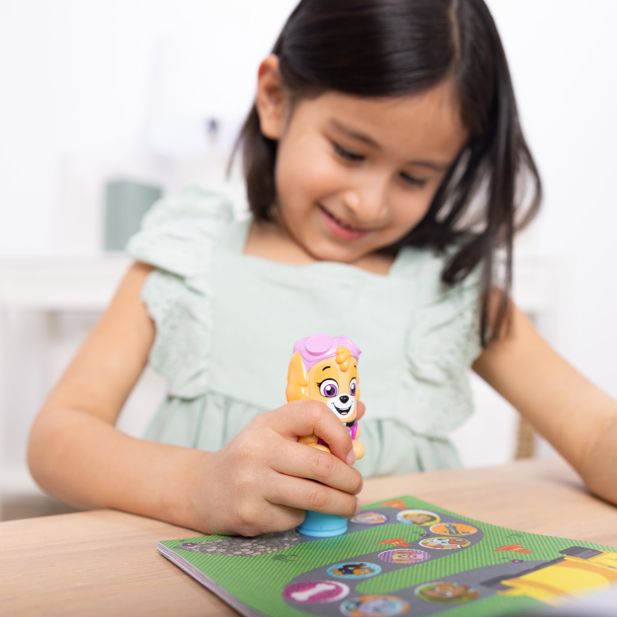 Sticker WOW!™ Activity Pad & Sticker Stamper - PAW Patrol Skye