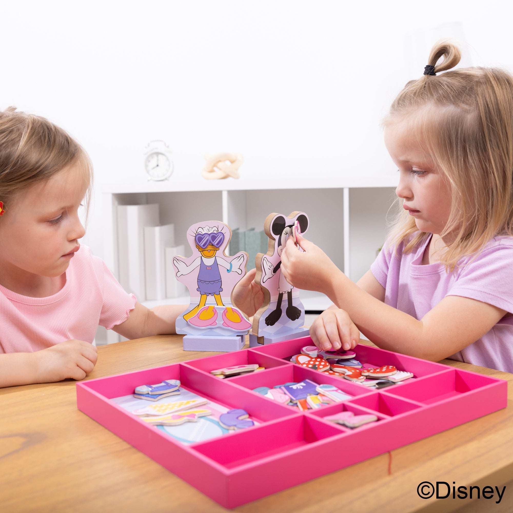 Disney Minnie & Daisy Deluxe Wooden Magnetic Dress-Up